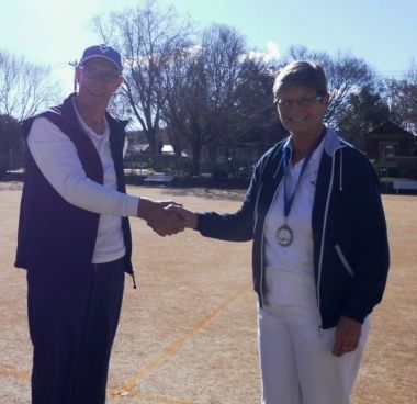 Winner of Albury 2015 Golf Croquet Singles Championships Brenda Bruhn
President Peter Moffat presents the Winner's medallion to Brenda Bruhn.

