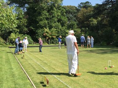 All ages trying croquet
The Governor's croquet lawn on Australia Day 2016. Two B courts full of enthusiastic beginners.
Keywords: Australia Day;Government House open day;come and try;croquet;all ages.