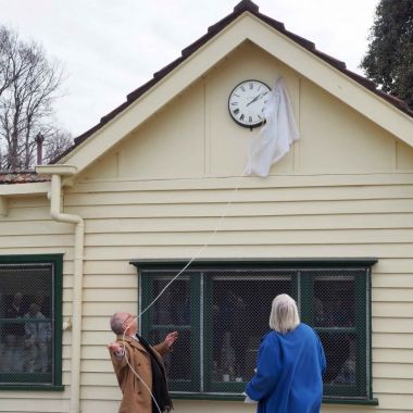 Henry Ekselman unveils Brunswick's new clock
Henry Ekselman unveils the clock he donated to Brunswick - replaces the empty clock box which lacked a clock for many years.
Keywords: BMSC;Brunswick;Ekselman;clock