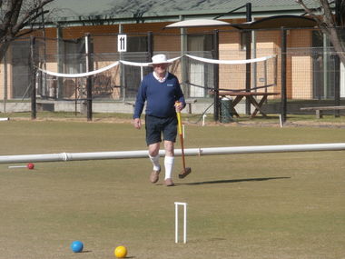 Deniliquin Spring Tournament
Bernie McAlary stalking his next shot
