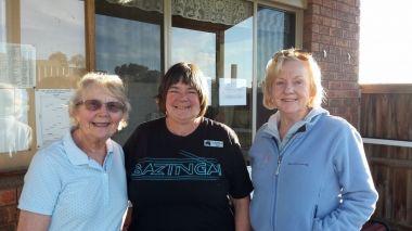 Mortimer Doubles (Association) Tournament 2017-18
Section 2 - Winner Gwenda White (Eastern Park) and runner up Maureen Albert (Eastern Park) with presenter - centre - Anne Brackley - daughter of Lex Mortimer and Director of the Drysdale Bowling Club inc.
