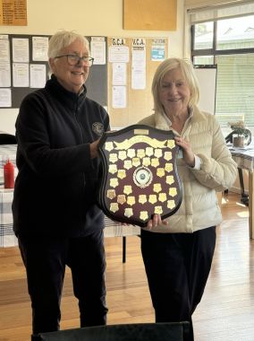 1. 19/9/24 AC South Barwon Shield
Winner, Maureen Alberts (R) received the Shield from Cherry Bluff (L) AC Club Captain.
Keywords: Maureen Alberts;Cherry Bluff