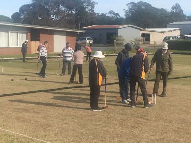 Mallacoota Croquet at the Golf and Country Club
Teaching and playing with potential local players
